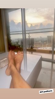 Nia Sharma feet photo thumbnail