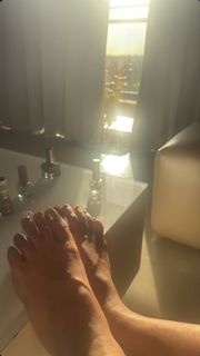 Nia Sharma feet photo thumbnail