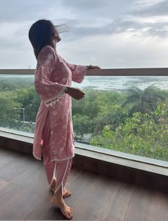 Nia Sharma feet photo thumbnail