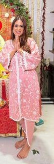 Nia Sharma feet photo thumbnail
