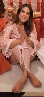 Nia Sharma feet photo thumbnail