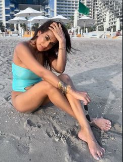 Nia Sharma feet photo thumbnail