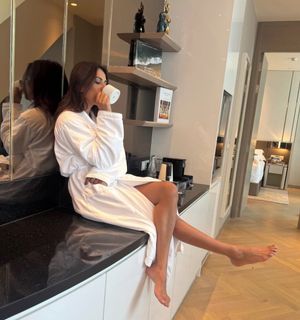 Nia Sharma feet photo thumbnail