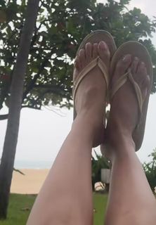 Nia Sharma feet photo thumbnail