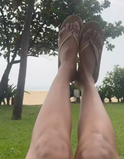 Nia Sharma feet photo thumbnail