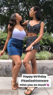Nia Sioux feet photo 19