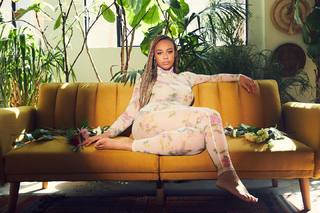 Nia Sioux feet photo 12