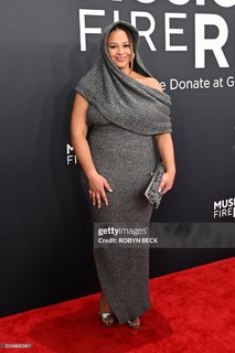 Nia Sioux feet photo 3