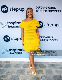 Nia Sioux feet photo 15