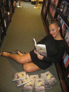 Nia Sioux feet photo 8