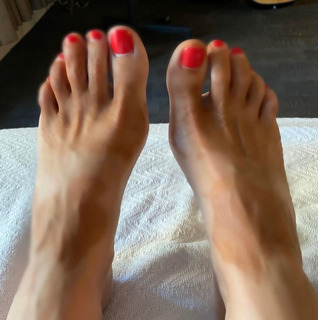 Nia Vardalos feet photo 1