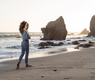 Nichole Sakura feet photo thumbnail