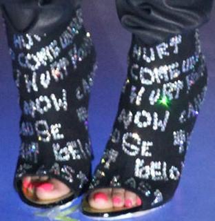Nicki Minaj feet photo thumbnail