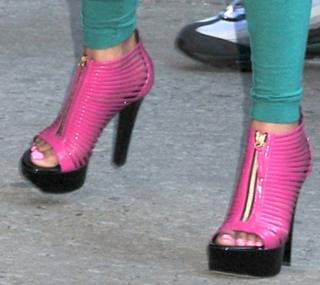 Nicki Minaj feet photo thumbnail