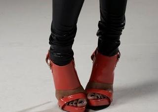 Nicki Minaj feet photo thumbnail
