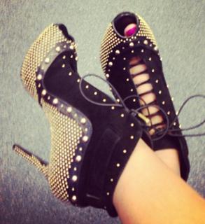 Nicki Minaj feet photo thumbnail