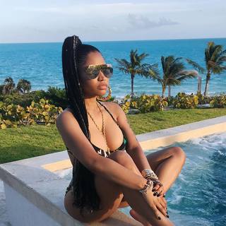 Nicki Minaj feet photo thumbnail