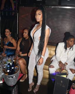 Nicki Minaj feet photo thumbnail
