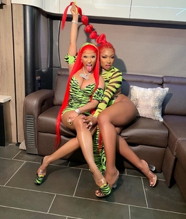 Nicki Minaj feet photo thumbnail