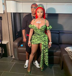 Nicki Minaj feet photo thumbnail