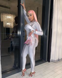 Nicki Minaj feet photo thumbnail