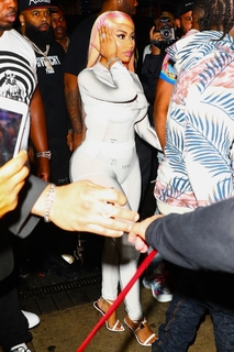 Nicki Minaj feet photo thumbnail