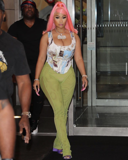 Nicki Minaj feet photo thumbnail