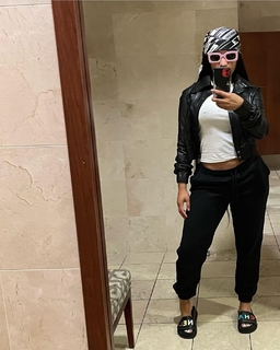 Nicki Minaj feet photo thumbnail