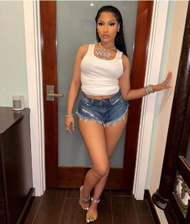 Nicki Minaj feet photo thumbnail
