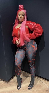 Nicki Minaj feet photo thumbnail