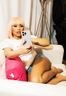 Nicki Minaj feet photo thumbnail
