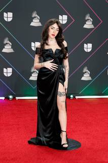 Nicki Nicole feet photo thumbnail