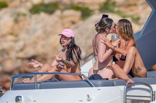 Nicki Nicole feet photo thumbnail