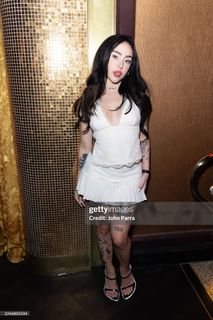 Nicki Nicole feet photo thumbnail