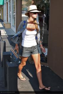 Nicky Rothschild feet photo thumbnail