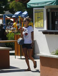 Nicky Rothschild feet photo thumbnail