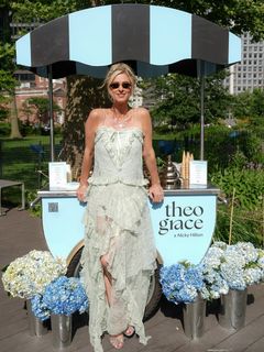 Nicky Rothschild feet photo thumbnail