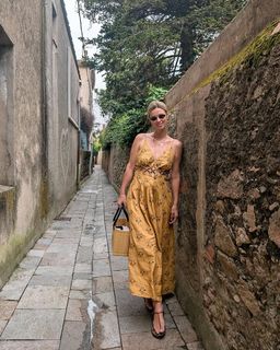 Nicky Rothschild feet photo thumbnail