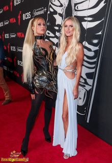 Nicky Rothschild feet photo thumbnail