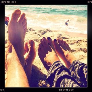 Nicky Whelan feet photo thumbnail