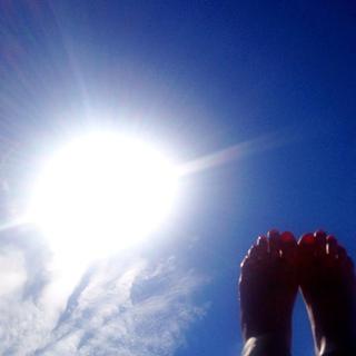 Nicky Whelan feet photo thumbnail