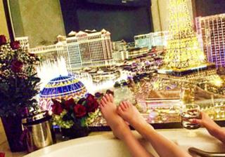 Nicky Whelan feet photo thumbnail
