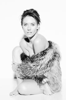 Nicky Whelan feet photo thumbnail