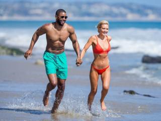 Nicky Whelan feet photo thumbnail