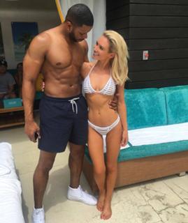Nicky Whelan feet photo thumbnail