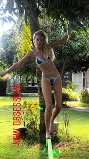 Nicky Whelan feet photo thumbnail