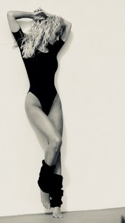 Nicky Whelan feet photo thumbnail