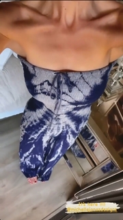 Nicky Whelan feet photo thumbnail