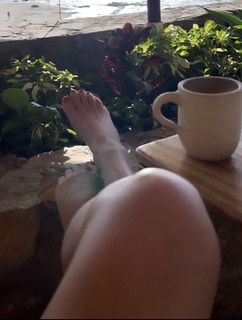 Nicky Whelan feet photo thumbnail
