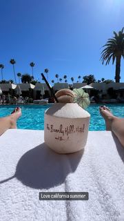 Nicky Whelan feet photo thumbnail